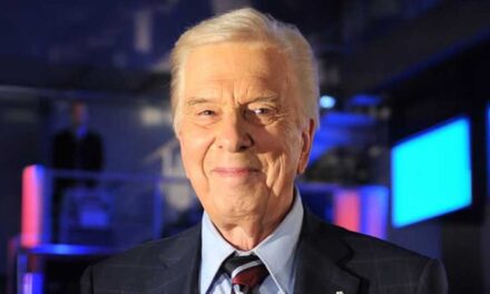 Lloyd Robertson was a Canadian original